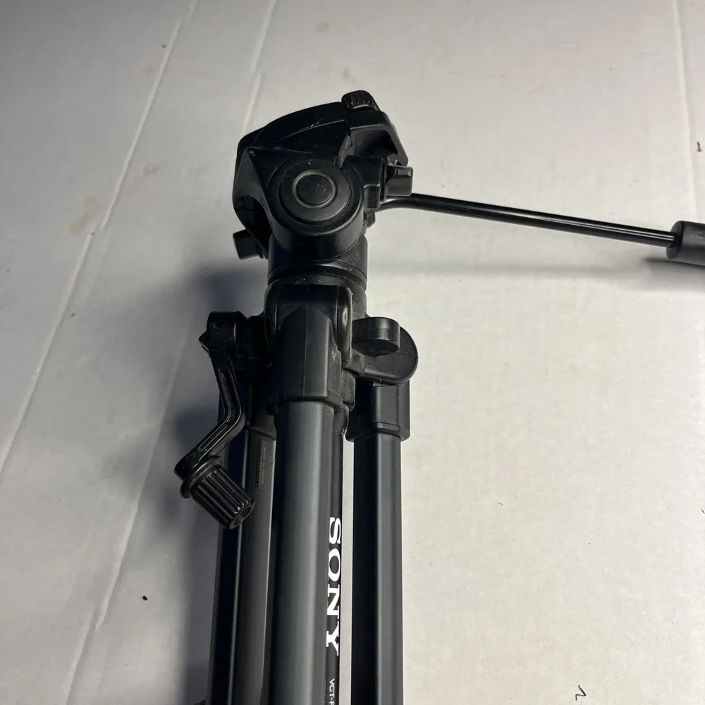 Sony VCT-R640 Video Camera Tripod Adjustable Legs
